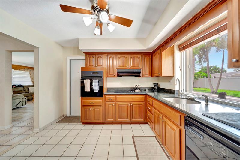 Image 15 of 41 For 621 Sandlewood Ln