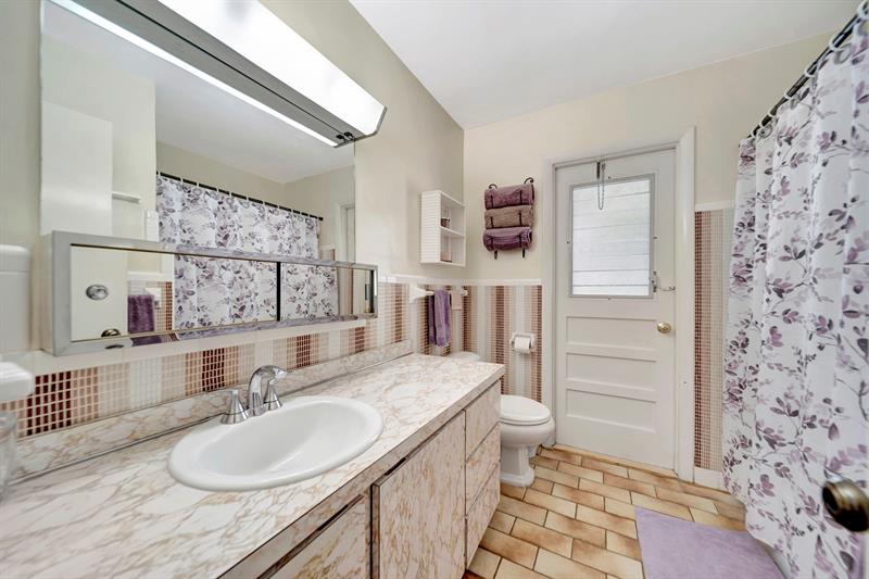Image 24 of 41 For 621 Sandlewood Ln