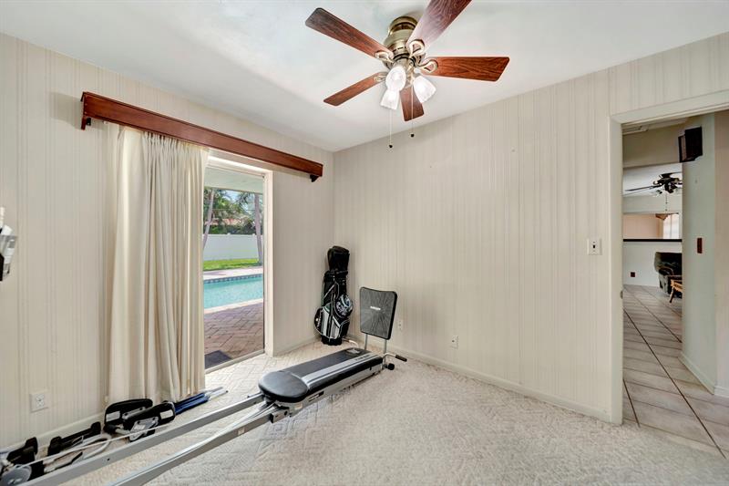 Image 31 of 41 For 621 Sandlewood Ln