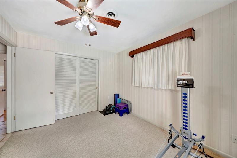 Image 32 of 41 For 621 Sandlewood Ln