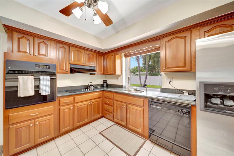 Image 6 of 41 For 621 Sandlewood Ln
