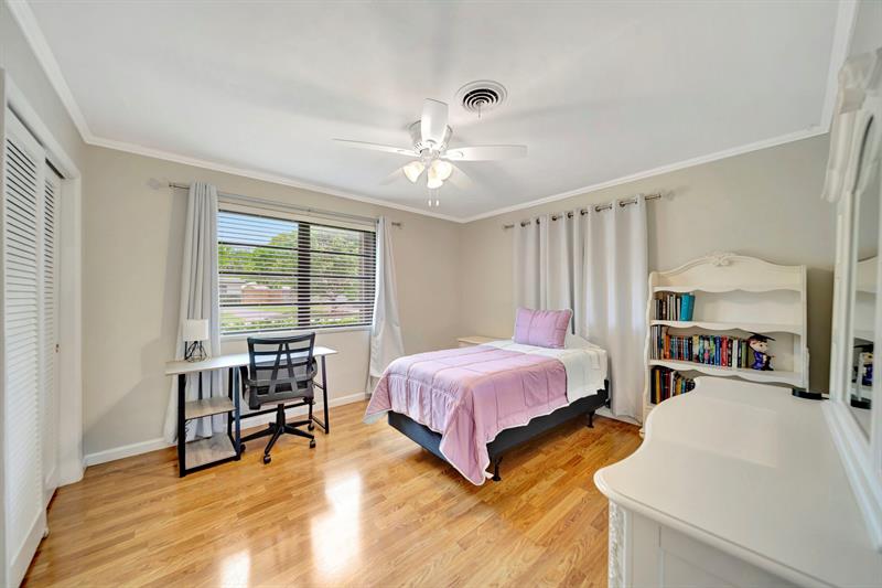 Image 9 of 41 For 621 Sandlewood Ln