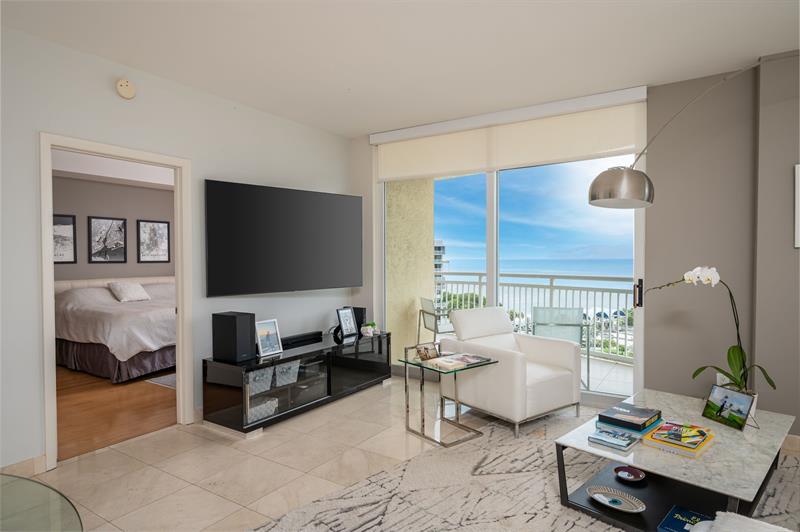 Image 11 of 32 For 2475 Brickell Av  1110