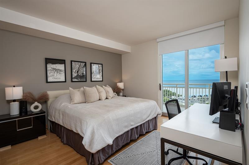 Image 12 of 32 For 2475 Brickell Av  1110