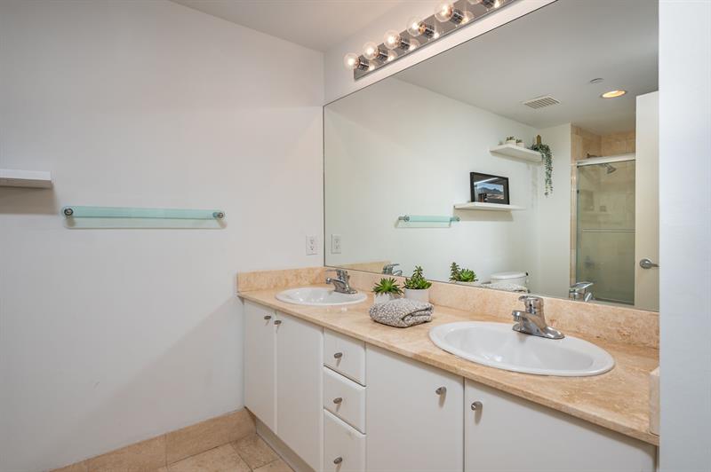 Image 14 of 32 For 2475 Brickell Av  1110