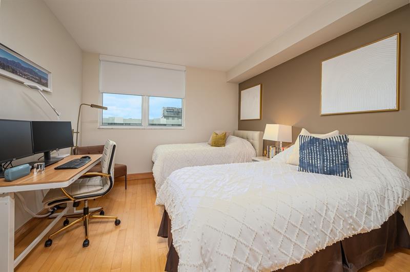 Image 16 of 32 For 2475 Brickell Av  1110