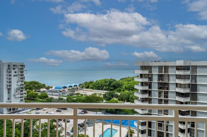 Image 21 of 32 For 2475 Brickell Av  1110