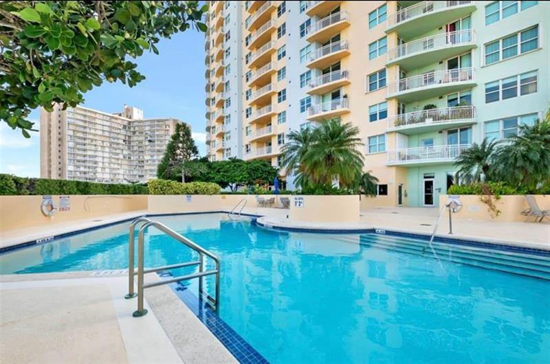 Image 26 of 32 For 2475 Brickell Av  1110