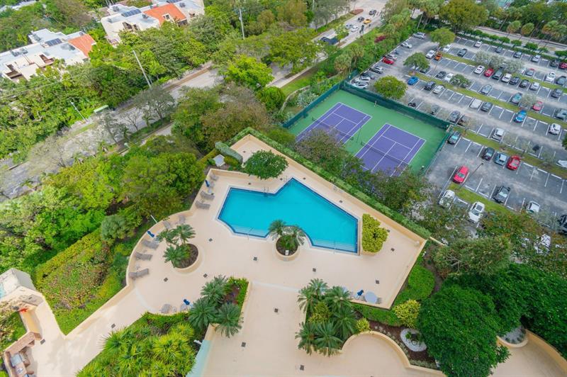 Image 27 of 32 For 2475 Brickell Av  1110