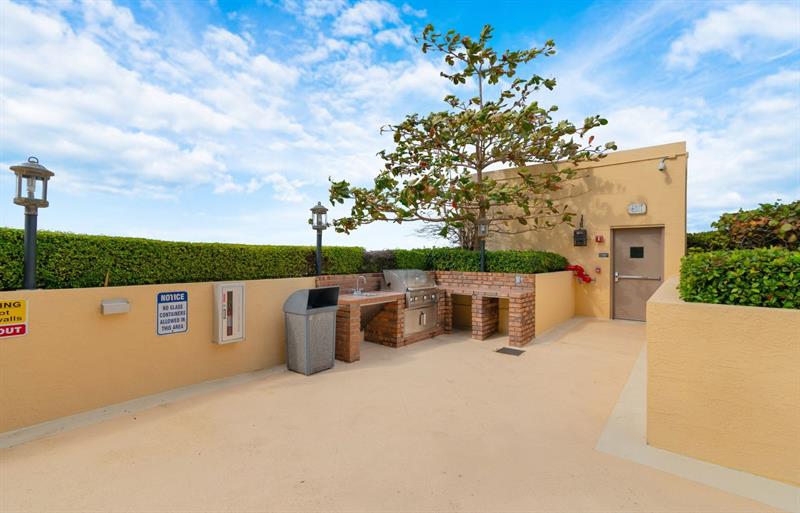 Image 30 of 32 For 2475 Brickell Av  1110