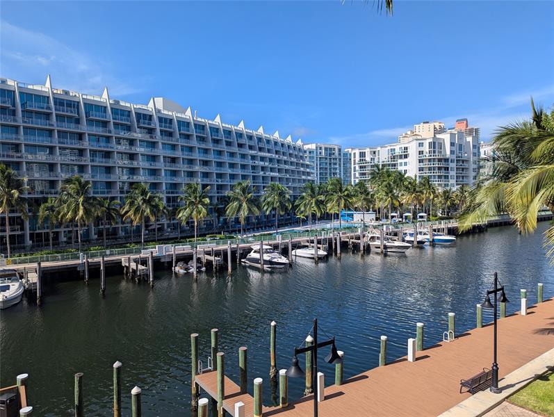 Details for 3001 185th St, Miami, FL 33180