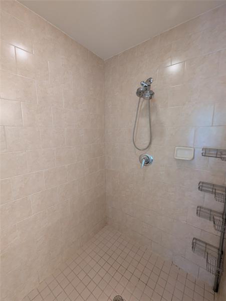 Image 22 of 37 For 3001 185th St