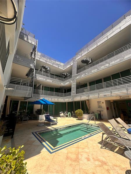 Image 18 of 23 For 1437 Collins Ave  321