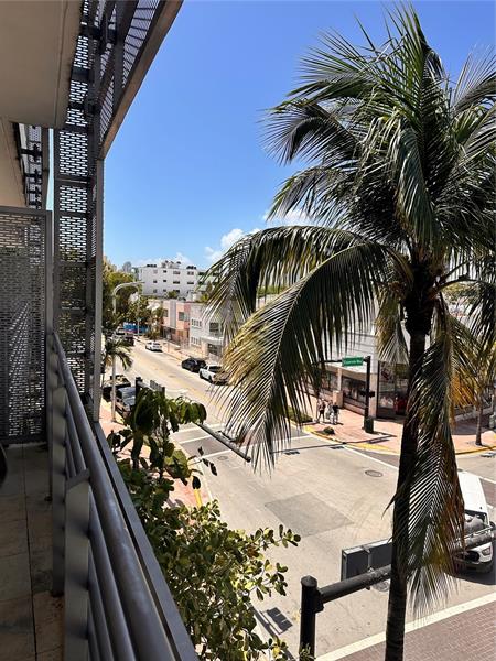 Image 22 of 23 For 1437 Collins Ave  321