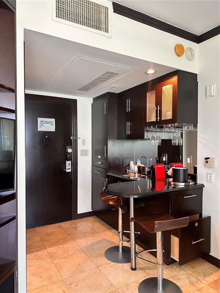 Image 7 of 23 For 1437 Collins Ave  321