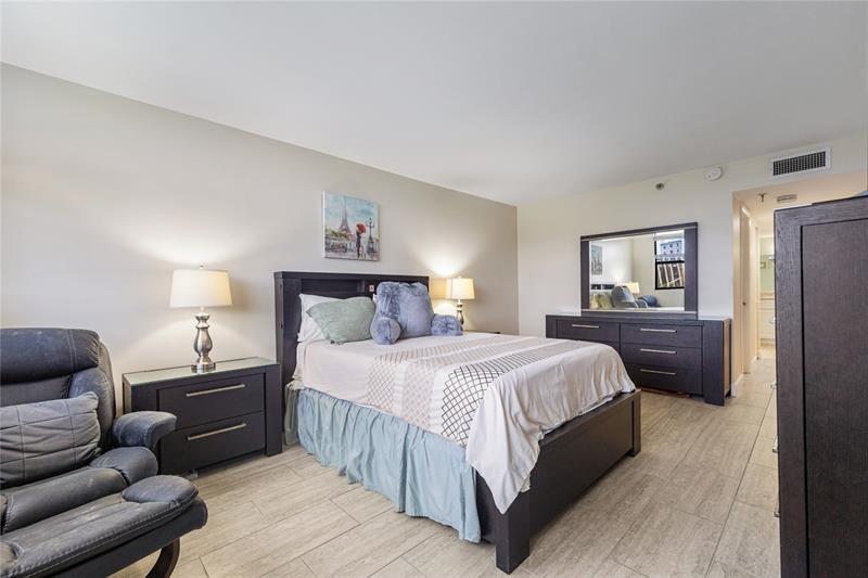 Image 10 of 24 For 2900 14th Street Cswy  503