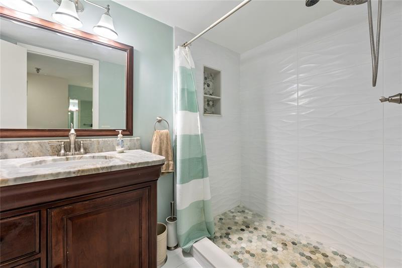Image 12 of 24 For 2900 14th Street Cswy  503