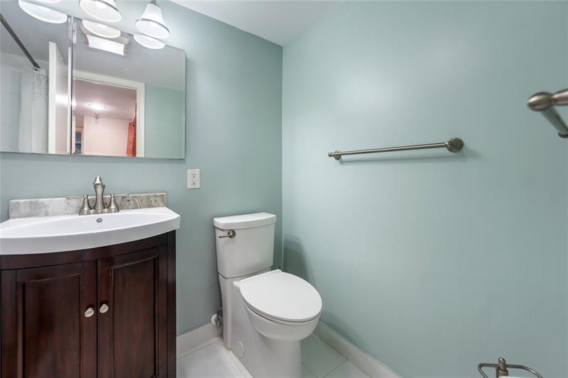 Image 18 of 24 For 2900 14th Street Cswy  503