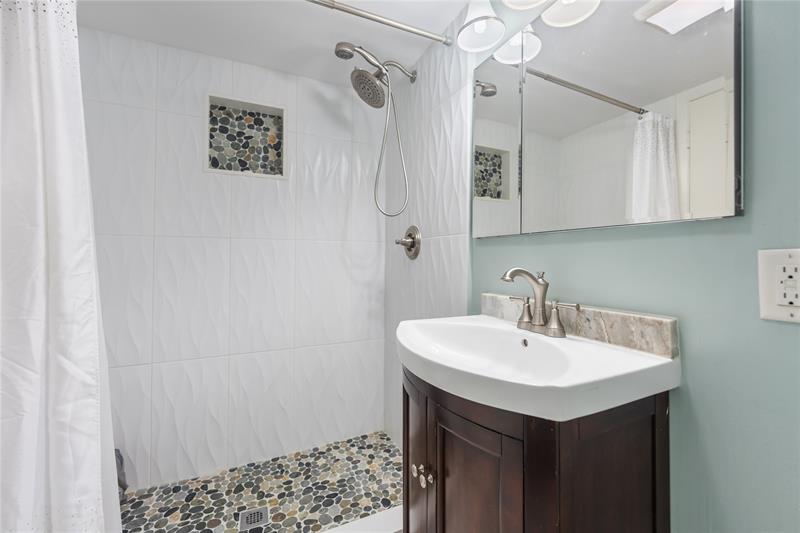 Image 19 of 24 For 2900 14th Street Cswy  503
