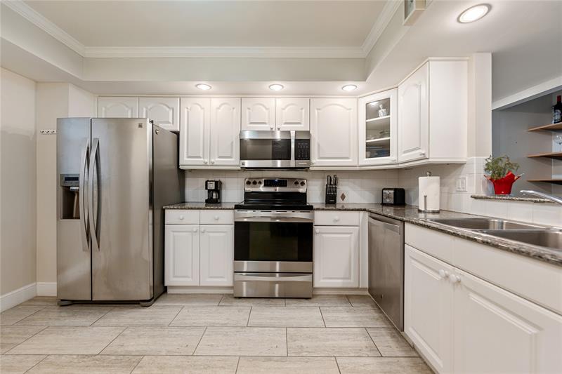 Image 2 of 24 For 2900 14th Street Cswy  503