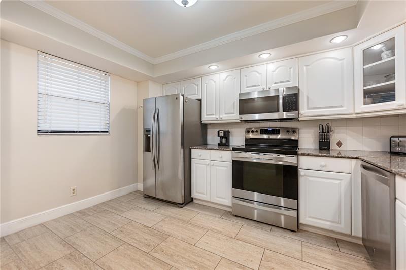 Image 3 of 24 For 2900 14th Street Cswy  503