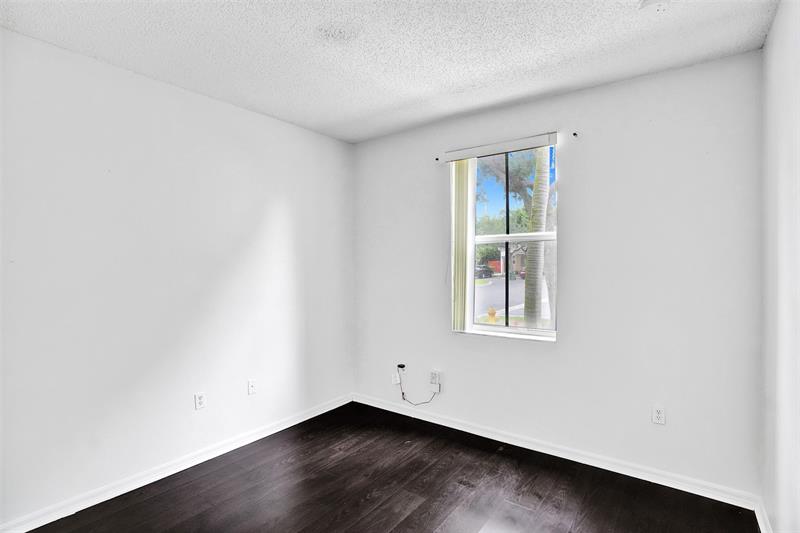 Image 18 of 46 For 2242 42nd Ave  2242
