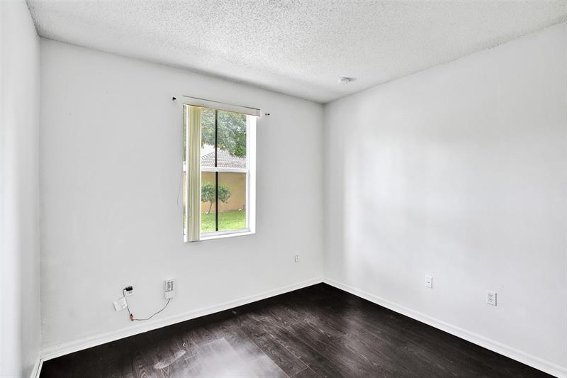 Image 19 of 46 For 2242 42nd Ave  2242