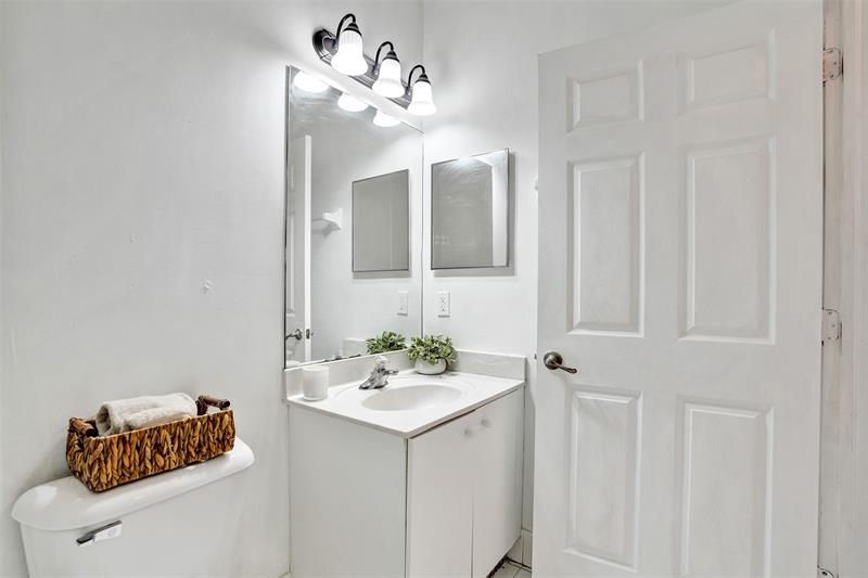Image 23 of 46 For 2242 42nd Ave  2242