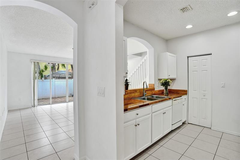 Image 9 of 46 For 2242 42nd Ave  2242