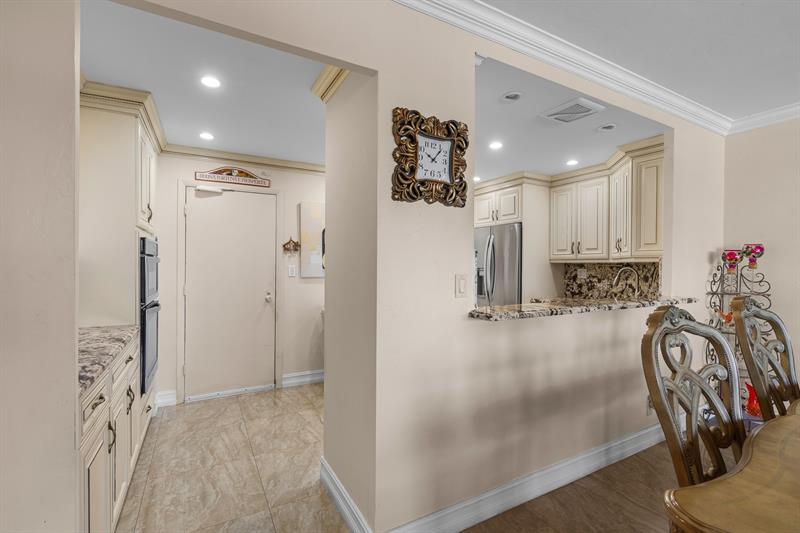 Image 15 of 49 For 3333 34th St  810