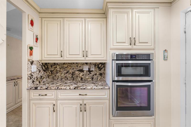 Image 17 of 49 For 3333 34th St  810