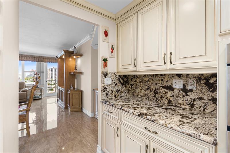 Image 19 of 49 For 3333 34th St  810
