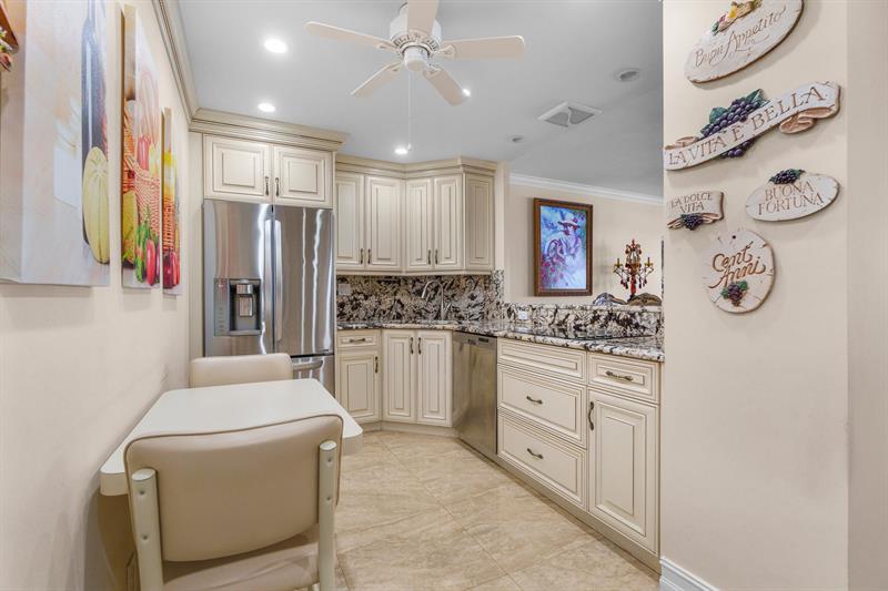 Image 22 of 49 For 3333 34th St  810