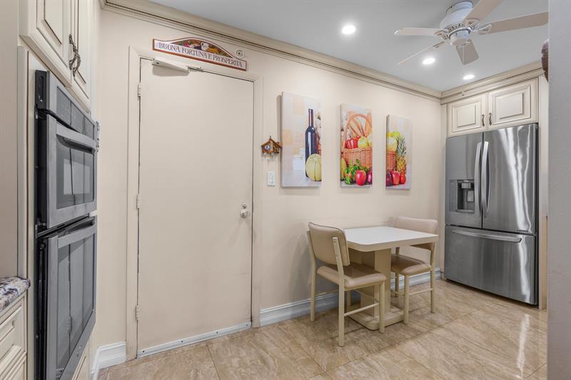 Image 23 of 49 For 3333 34th St  810