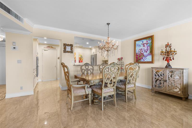 Image 27 of 49 For 3333 34th St  810