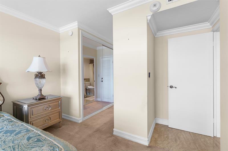 Image 38 of 49 For 3333 34th St  810