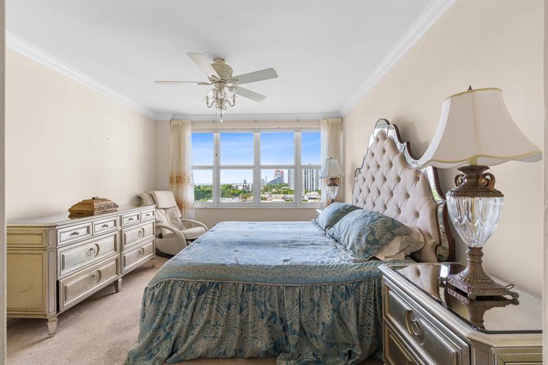 Image 40 of 49 For 3333 34th St  810
