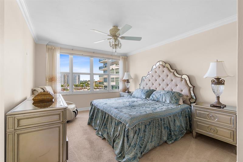 Image 41 of 49 For 3333 34th St  810
