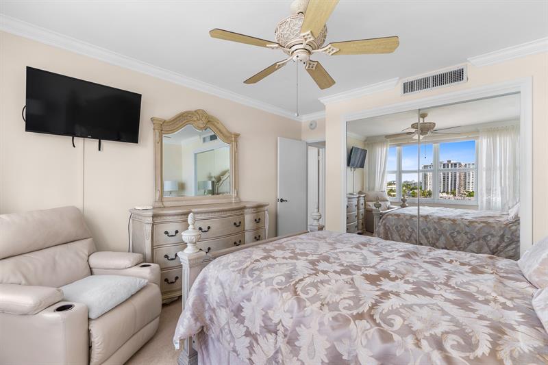Image 43 of 49 For 3333 34th St  810