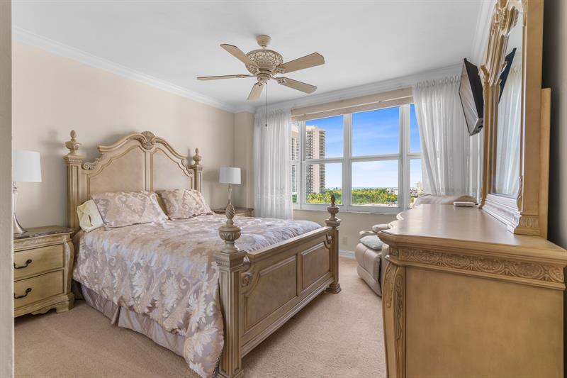 Image 46 of 49 For 3333 34th St  810