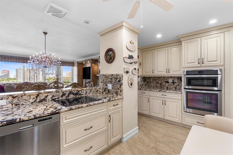 Image 5 of 49 For 3333 34th St  810