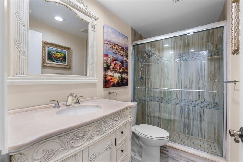 Image 7 of 49 For 3333 34th St  810