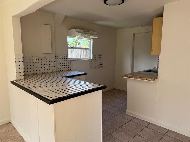 Image 4 of 12 For 8261 1st Pl  1