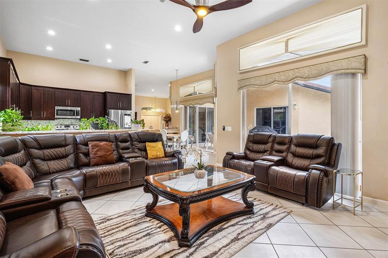 Image 15 of 36 For 3852 Oak Ridge Cir