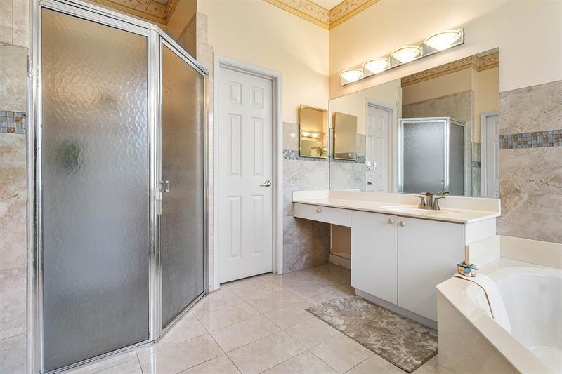 Image 19 of 36 For 3852 Oak Ridge Cir