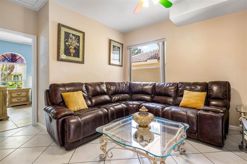 Image 23 of 36 For 3852 Oak Ridge Cir