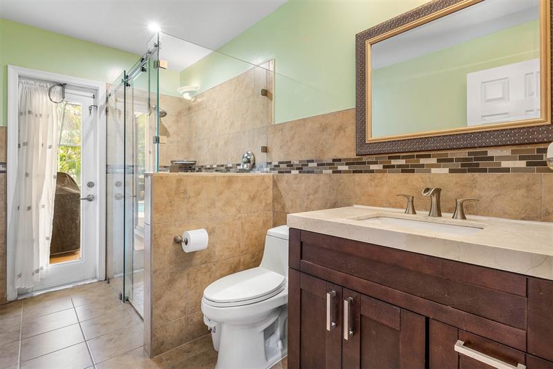 Image 25 of 36 For 3852 Oak Ridge Cir
