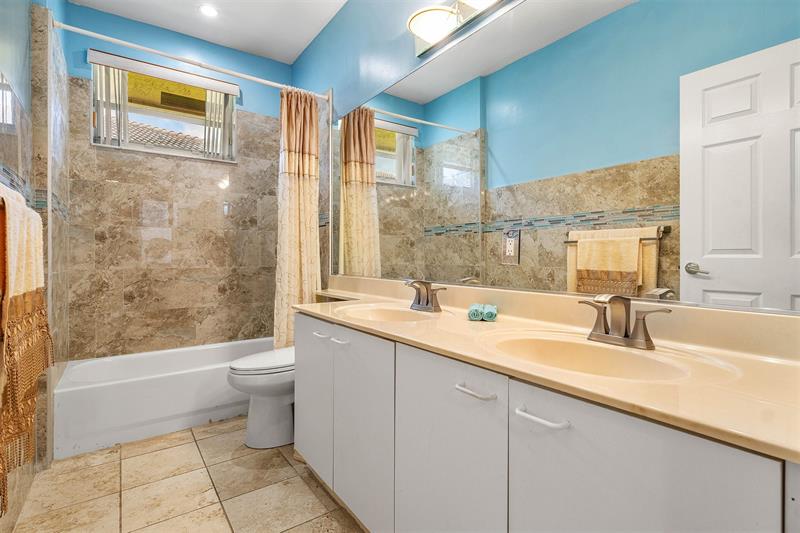 Image 26 of 36 For 3852 Oak Ridge Cir