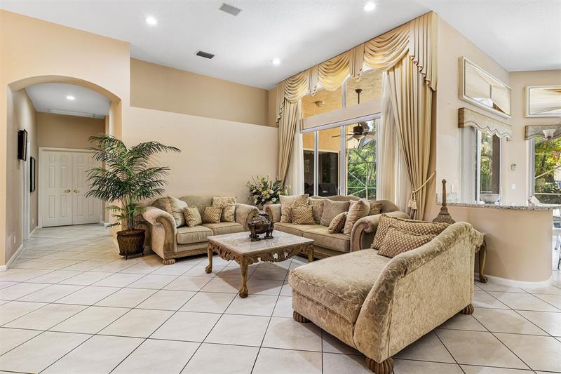 Image 8 of 36 For 3852 Oak Ridge Cir