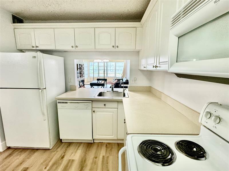 Image 7 of 20 For 9311 Orange Grove Dr  204